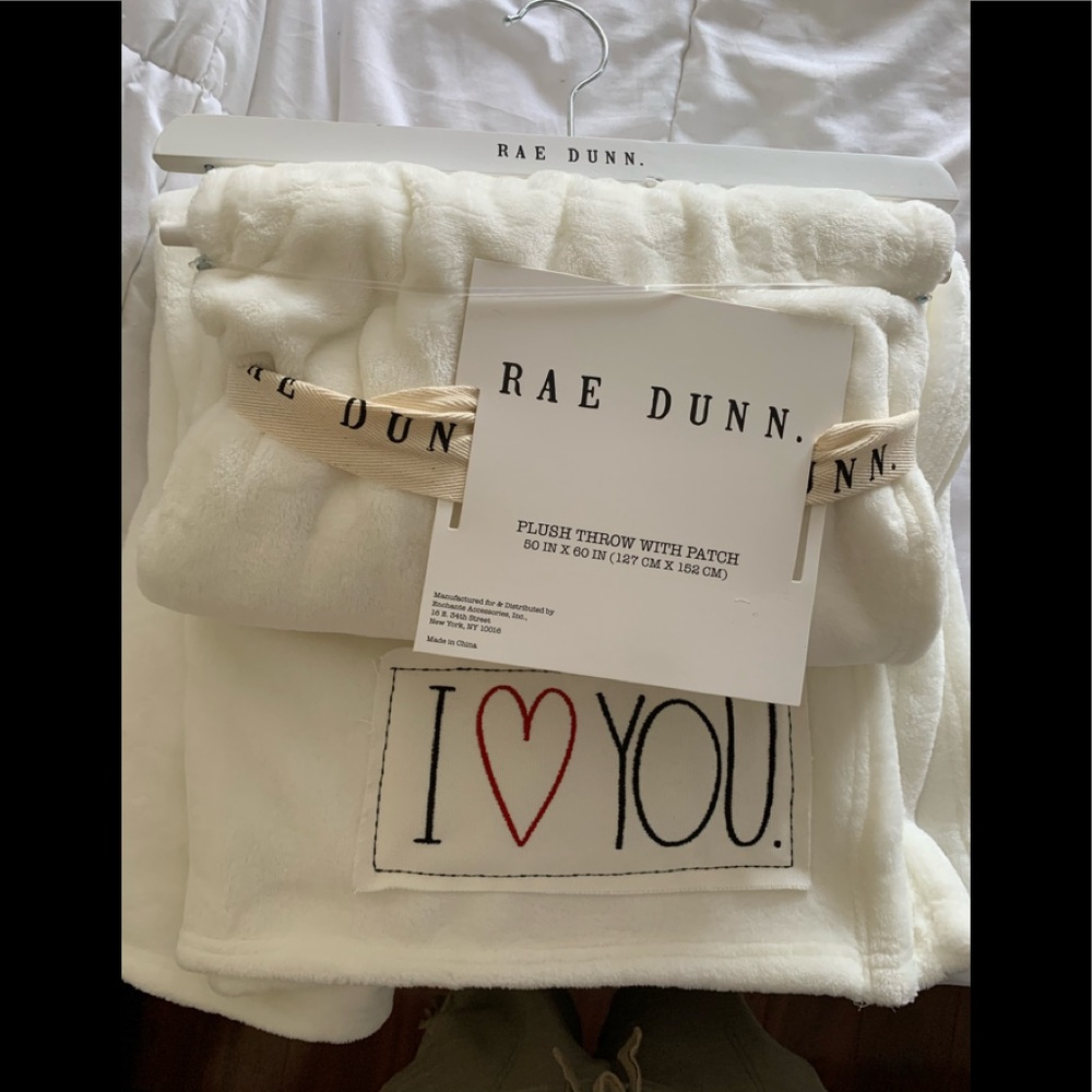Rae Dunn throw blanket white NWT